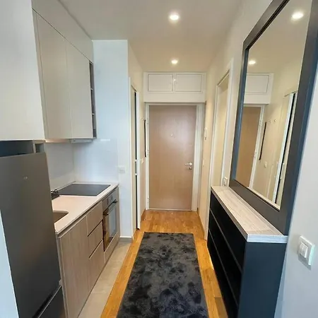 H2o-front Apartment *