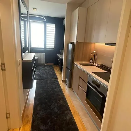 H2o-front Apartment *